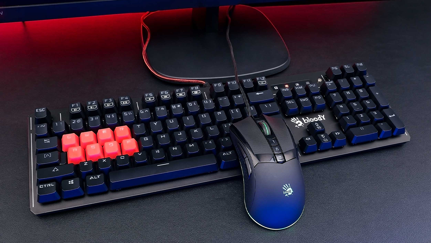 Herní myš A4Tech Bloody W90 MAX na herním stole