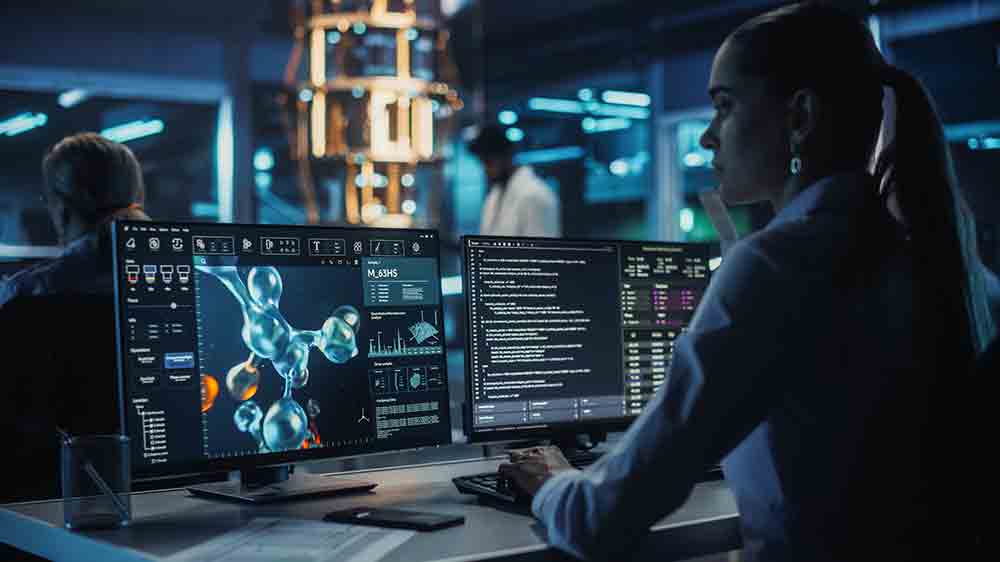 Žena pracující na více obrazovkách najednou_03