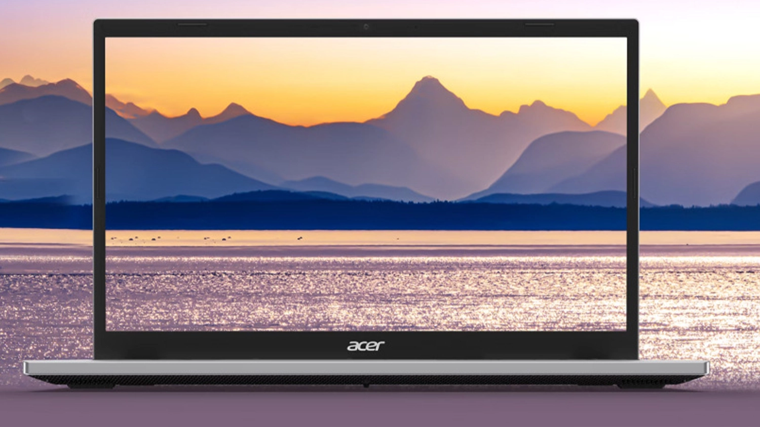Notebook Acer s pozadím hor přesahující do obrazovky