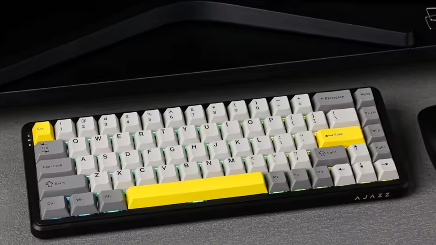 Herná klávesnica Ajazz (8+8) Magnetic Switch MAX AK680 na hernom stole