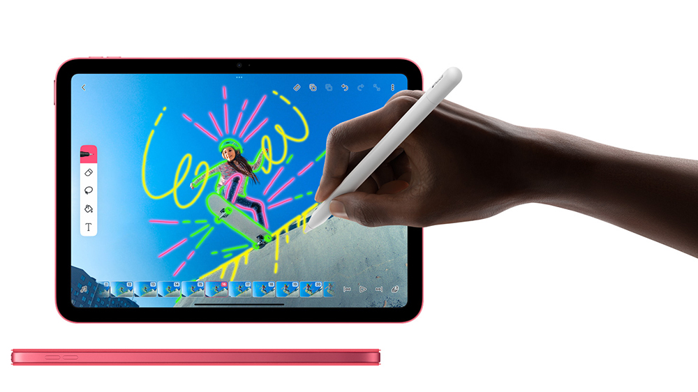 Člověk kreslící na Apple iPad 10,9 pomocí stylusu Apple Pencil_04
