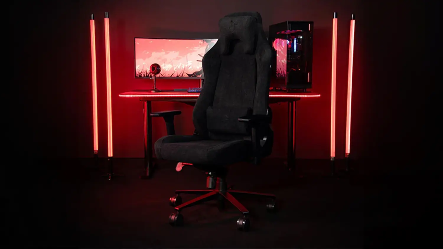 Moderný pracovný setup s kreslom Arozzi