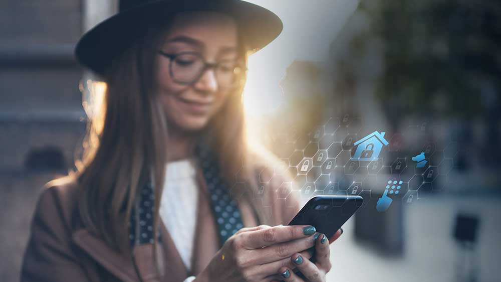 Žena s aplikací pro ASUS ZenWifi Pro ET12_03