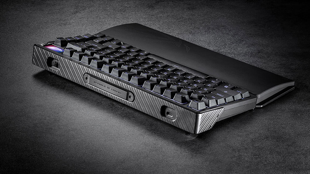 Zadní strana stylové klávesnice ASUS ROG Azoth Extreme_04
