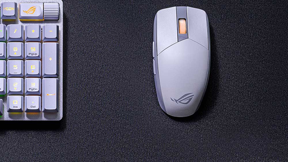 Výměna baterie v bezdrátové herní myši ASUS ROG Strix Impact III v bílé verzi_04