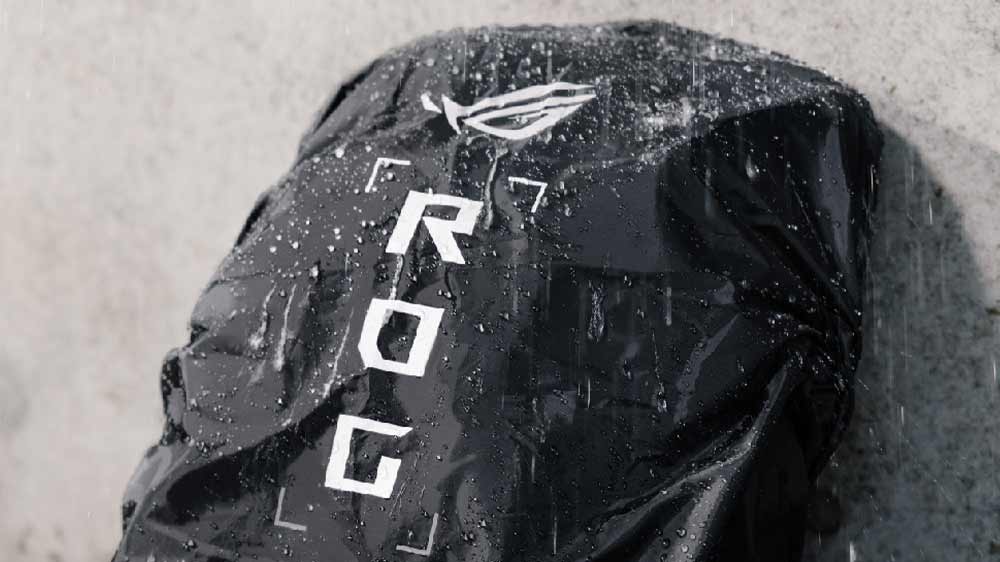 ROG Archer ErgoAir BP3800 s pláštěnkou při dešti_03