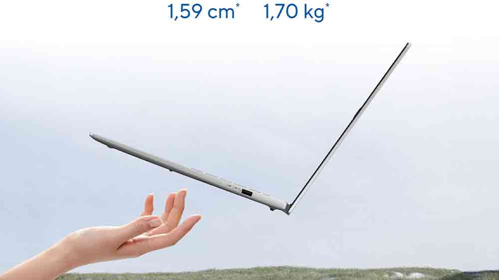 Notebook ASUS Vivobook S16 vznášející se ženě nad rukou_02