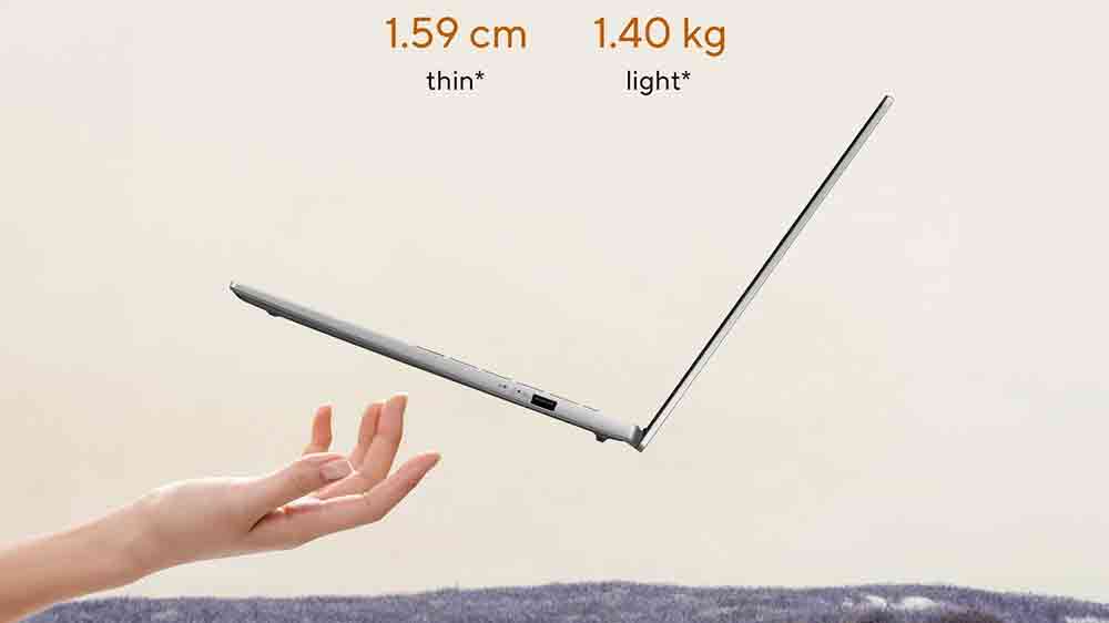 Notebooky ASUS Vivobook S14 vznášející se ženě nad rukou_02