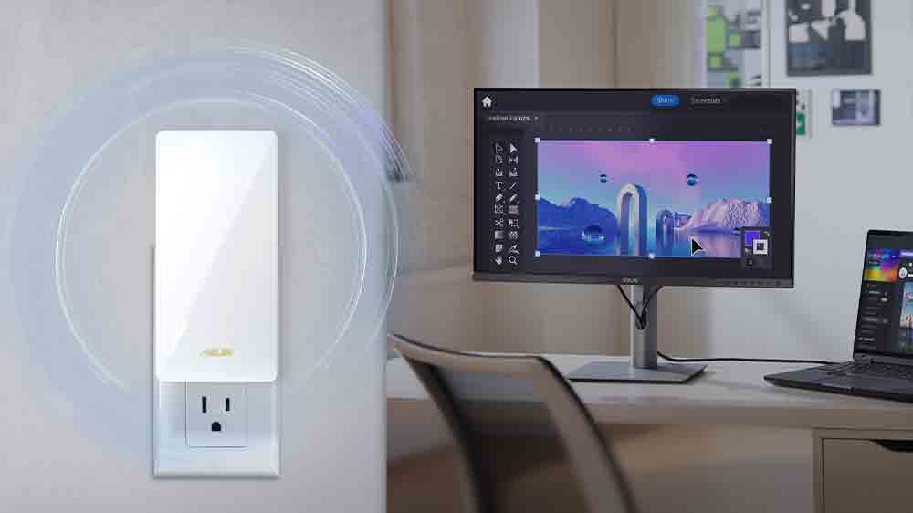 Extender ASUS RP-BE58 v z&aacute;suvke, v pozad&iacute; monitor a notebook_02