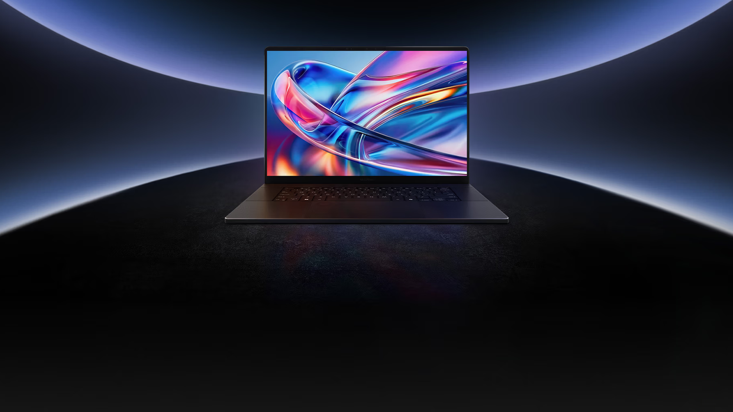 Notebook ASUS ProArt P16 na barevném pozadí