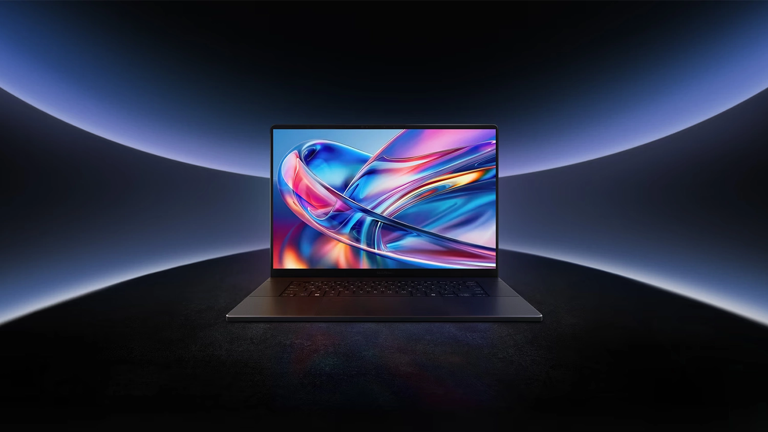 Notebook ASUS ProArt P16 na barevném pozadí