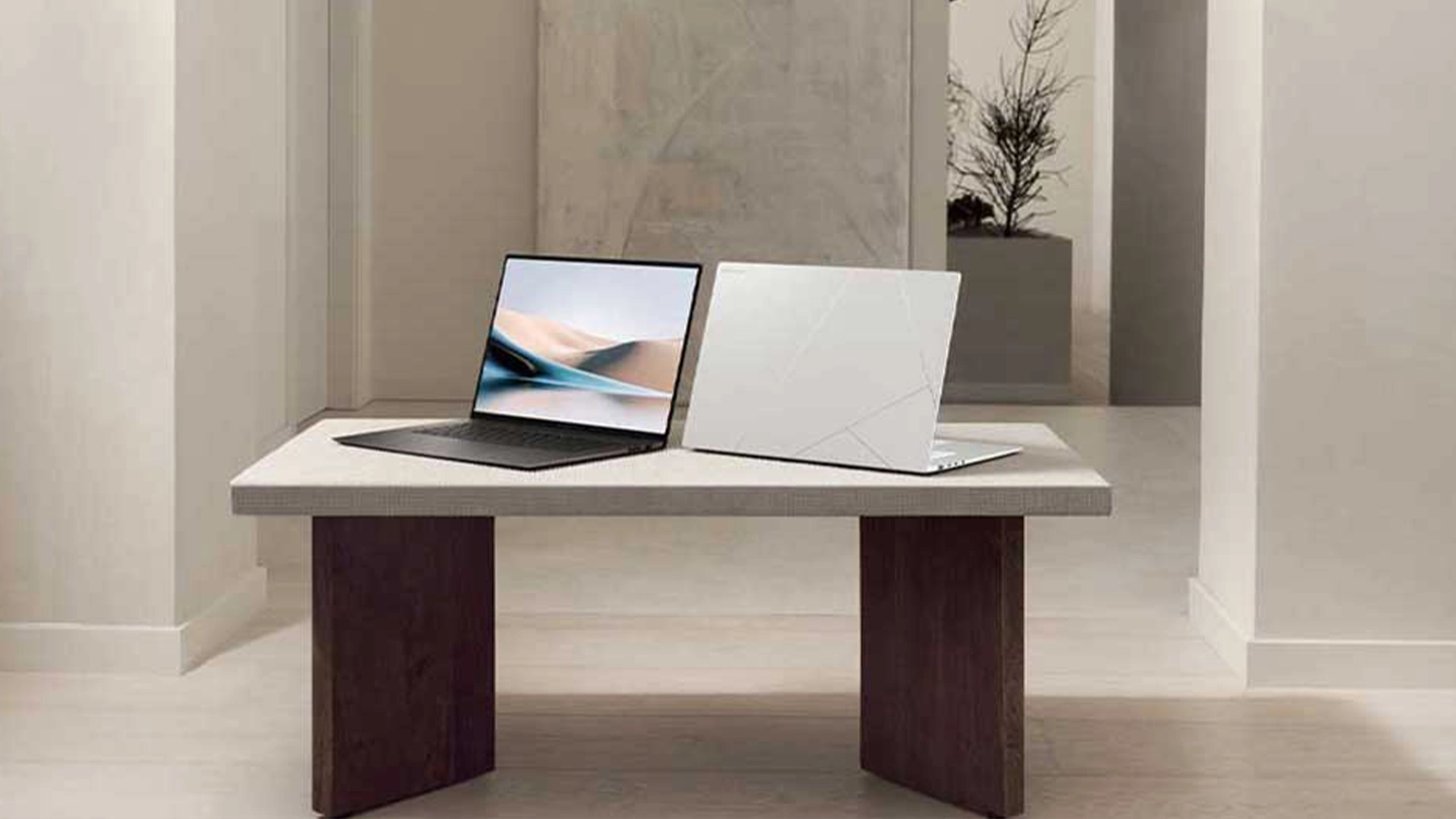 Modern&iacute; m&iacute;stnost se stolem a notebooky ASUS