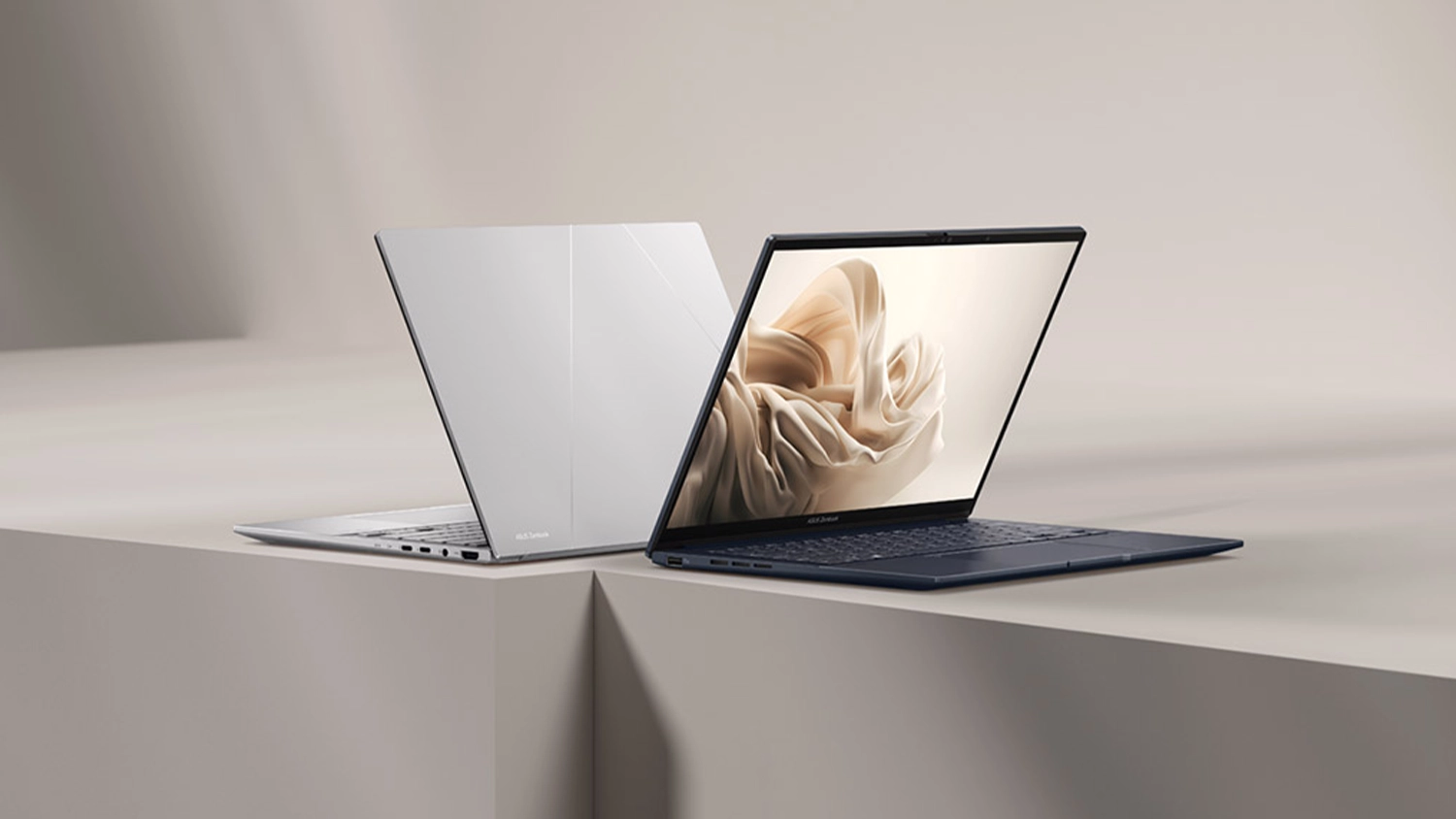 Béžové pozadí s dvěma notebooky ASUS