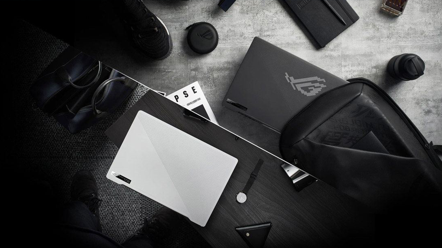 Černob&iacute;l&eacute; př&iacute;slu&scaron;enstv&iacute; s notebookem ASUS