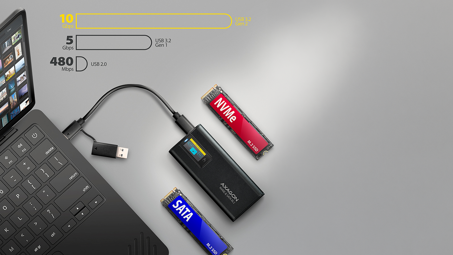 Externá jednotka AXAGON EEM2-SD2B USB-C 10 Gbps pripojená k notebooku