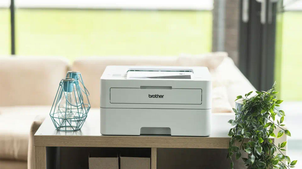 „Monochromatická laserová tiskárna Brother HL-B2180DW TonerBenefit v interiéru_02“