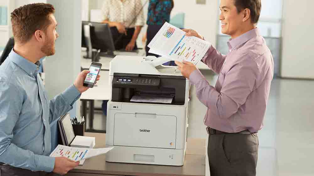 Lid&eacute; u tisk&aacute;rny Brother MFC-L8900CDW_02