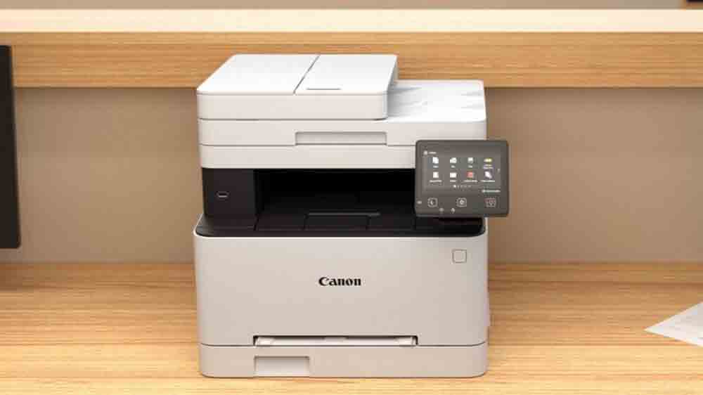 Laserová tiskárna Canon i-SENSYS MF651Cw na stole_02