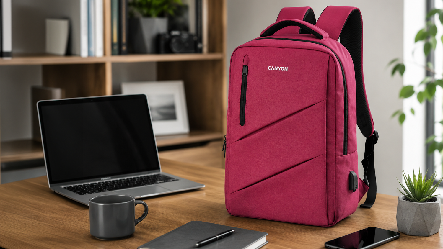 Batoh pro notebook Canyon BPE-5 15,6 na pracovním stole