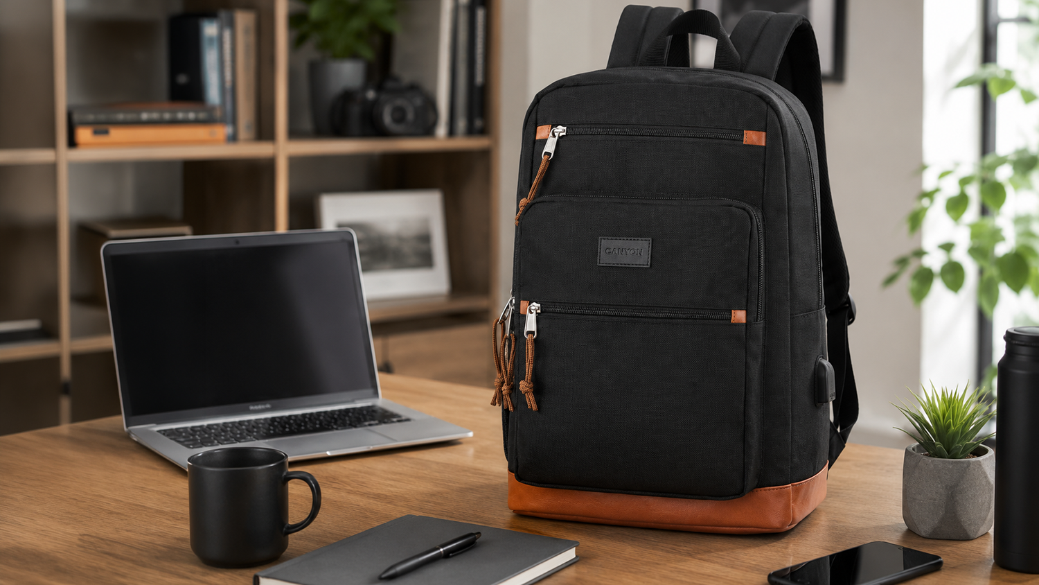 Batoh pro notebook Canyon BPS-5 15,6 na pracovn&iacute;m stole