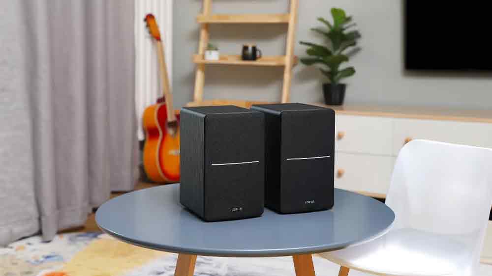 PC reproduktory EDIFIER R1280DBS v interiéru_02