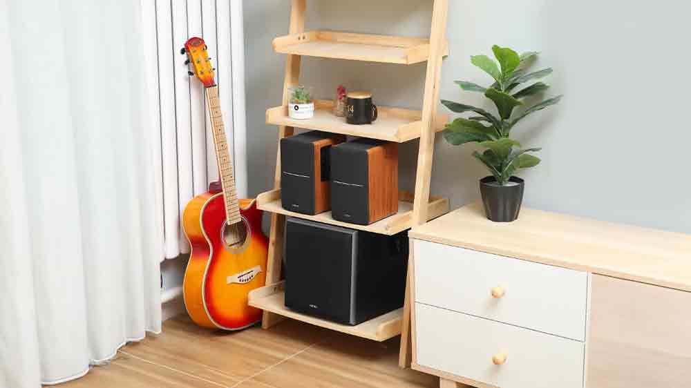 PC reproduktory EDIFIER R1280DBS v interiéru_02