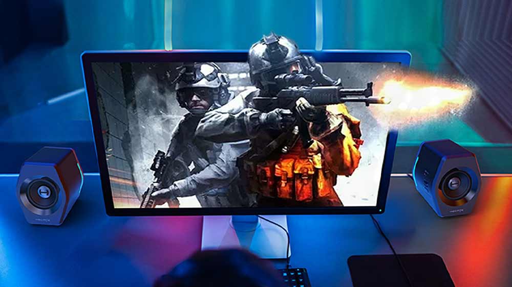 Voják z PC hry vystupující z obrazovky a zapnuté reproduktory Edifier G2000_03