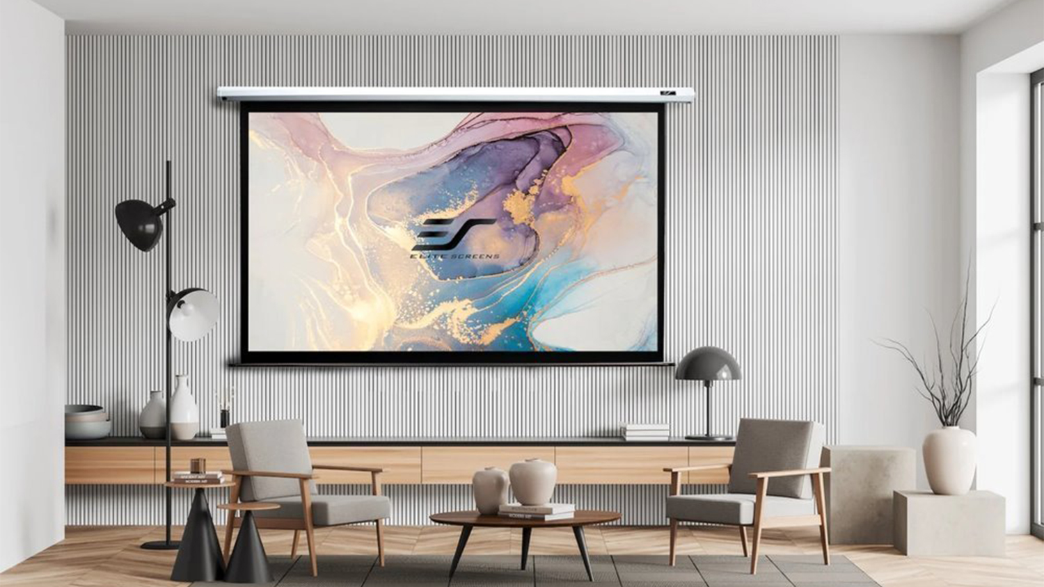 Projekčné plátno Elite Screens Electric v interiéri
