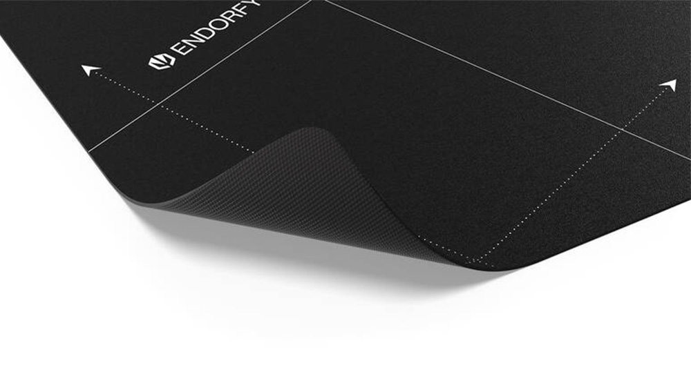 Podložka pod židli Endorfy Floor Pad FP90S s čern&yacute;m protiskluzov&yacute;m povrchem chr&aacute;n&iacute;c&iacute;m podlahu před po&scaron;kozen&iacute;m