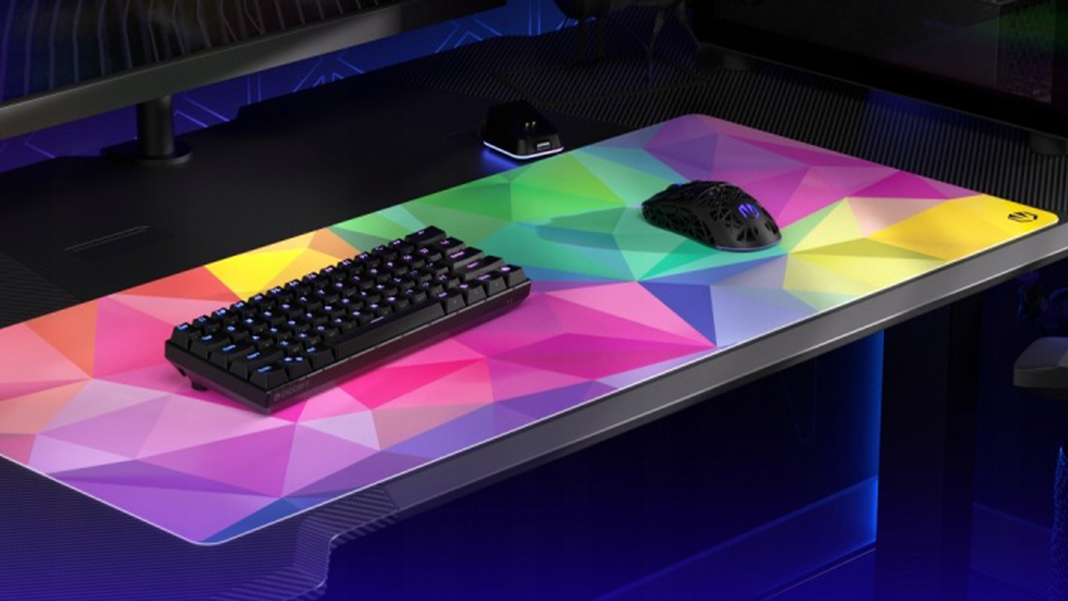Podložka pod my&scaron; Endorfy Crystal Spectrum XXL EY6B012 na hern&iacute;m stole