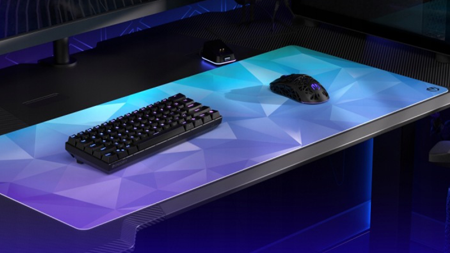 Podložka pod my&scaron; Endorfy Crystal Blue XXL EY6B014 na hern&iacute;m stole