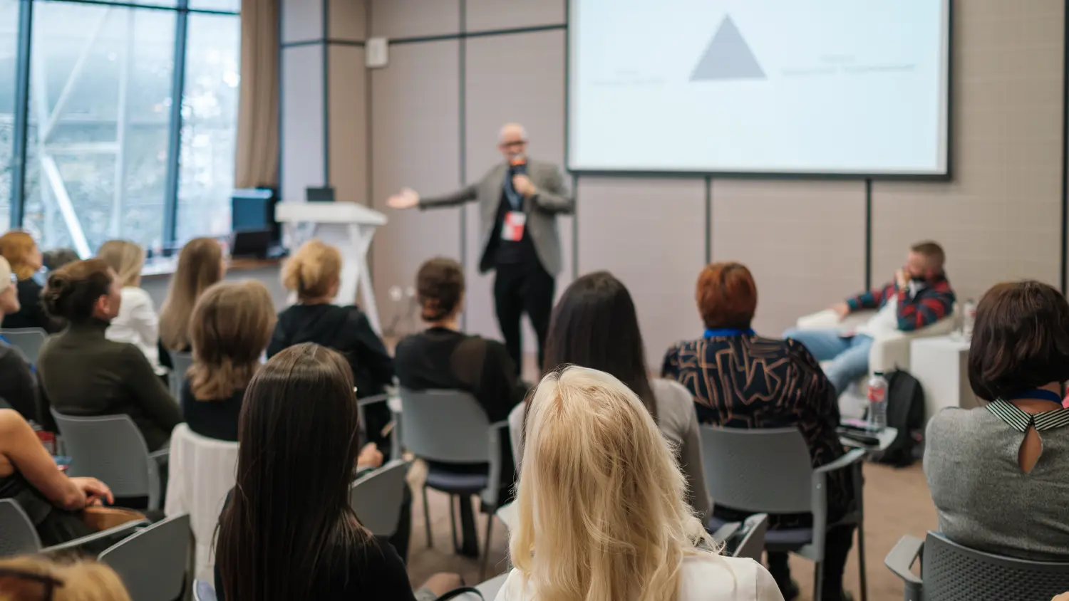Premietanie prezentácie na konferencii