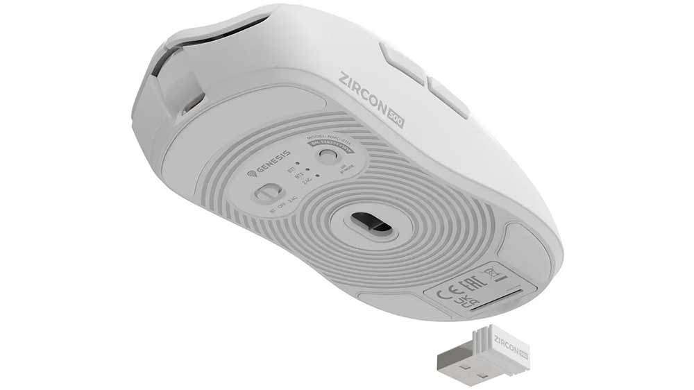 Pohled na herní myš Genesis ZIRCON 500 zespod a přijímač pro připojení k PC_03