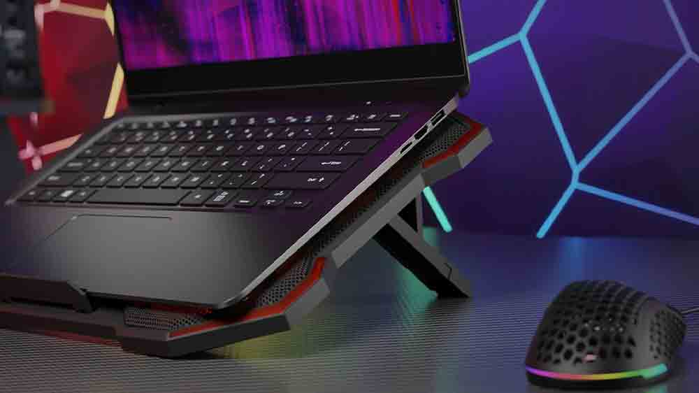Notebook uložený na chladicí podložce pod notebook Genesis Oxid 260 detailním pohledem_