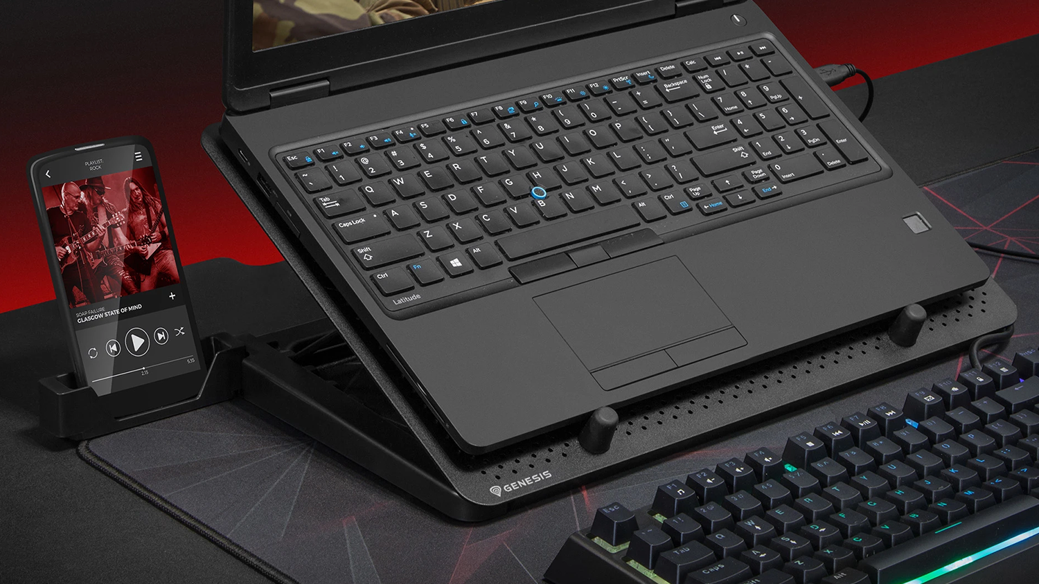 Notebook a mobil umístěný na podložce Genesis Oxid 550