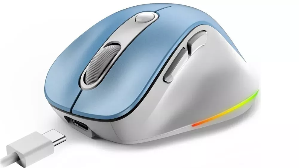Myš Genius Ergo 9000S Pro Light Blue pri každodennom používaní s dôrazom na ergonomické tvarovanie a nízku hmotnosť