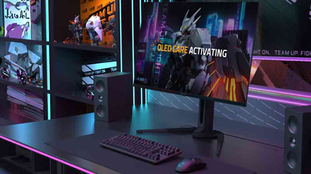 Herní monitor GIGABYTE AORUS FO32U na stole_02