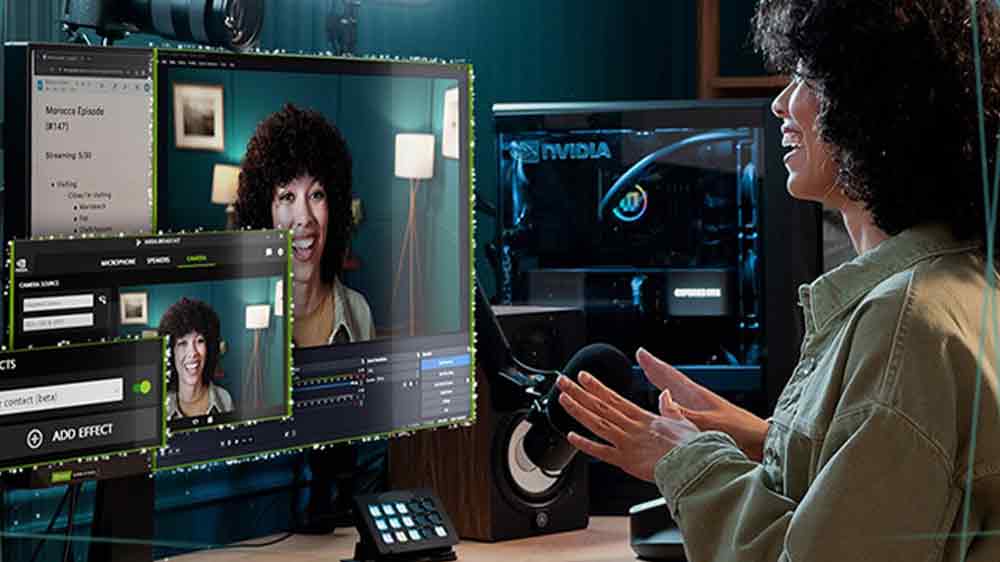 Žena natáčející video na počítači Hal 3000 _04