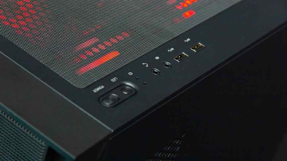 Porty na přední straně skříně počítače HAL 3000 Online Gamer_06