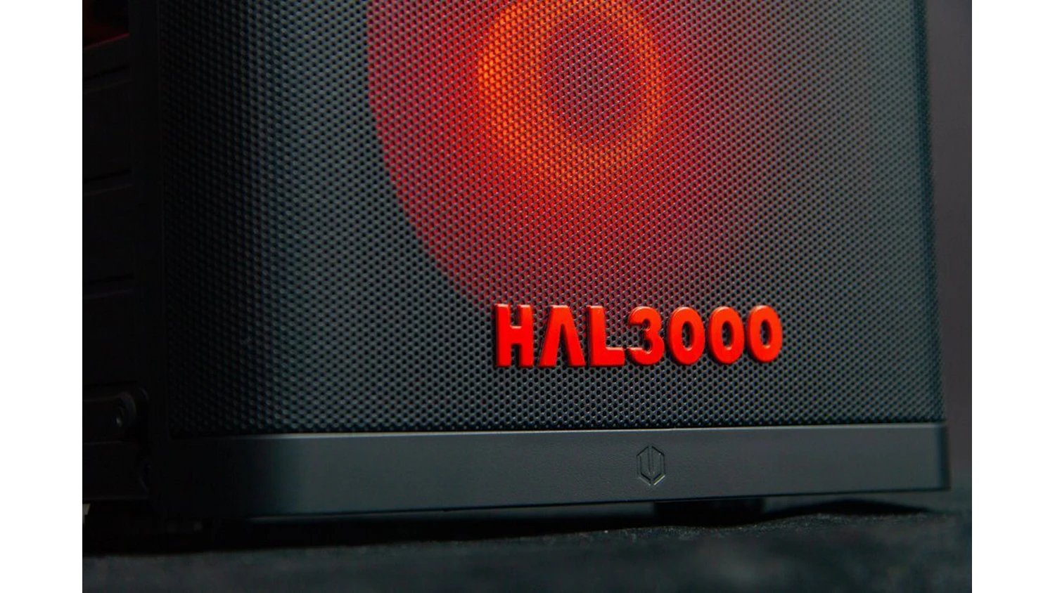 Detail na logo počítača HAL 3000 MČR Finale Elite