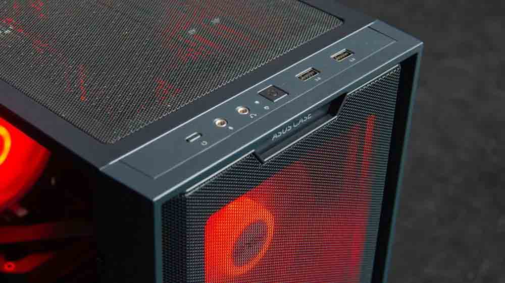 Porty na zadn&iacute; straně poč&iacute;tače HAL 3000 Online Gamer_06