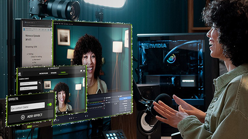 Žena nat&aacute;čej&iacute;c&iacute; video na poč&iacute;tači Hal 3000