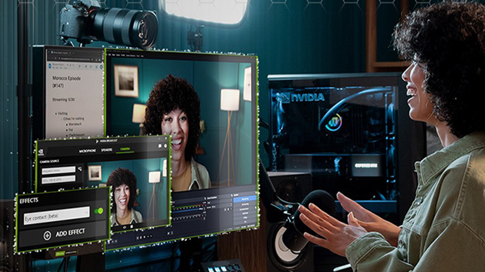 Žena nat&aacute;čej&iacute;c&iacute; video na poč&iacute;tači Hal 3000