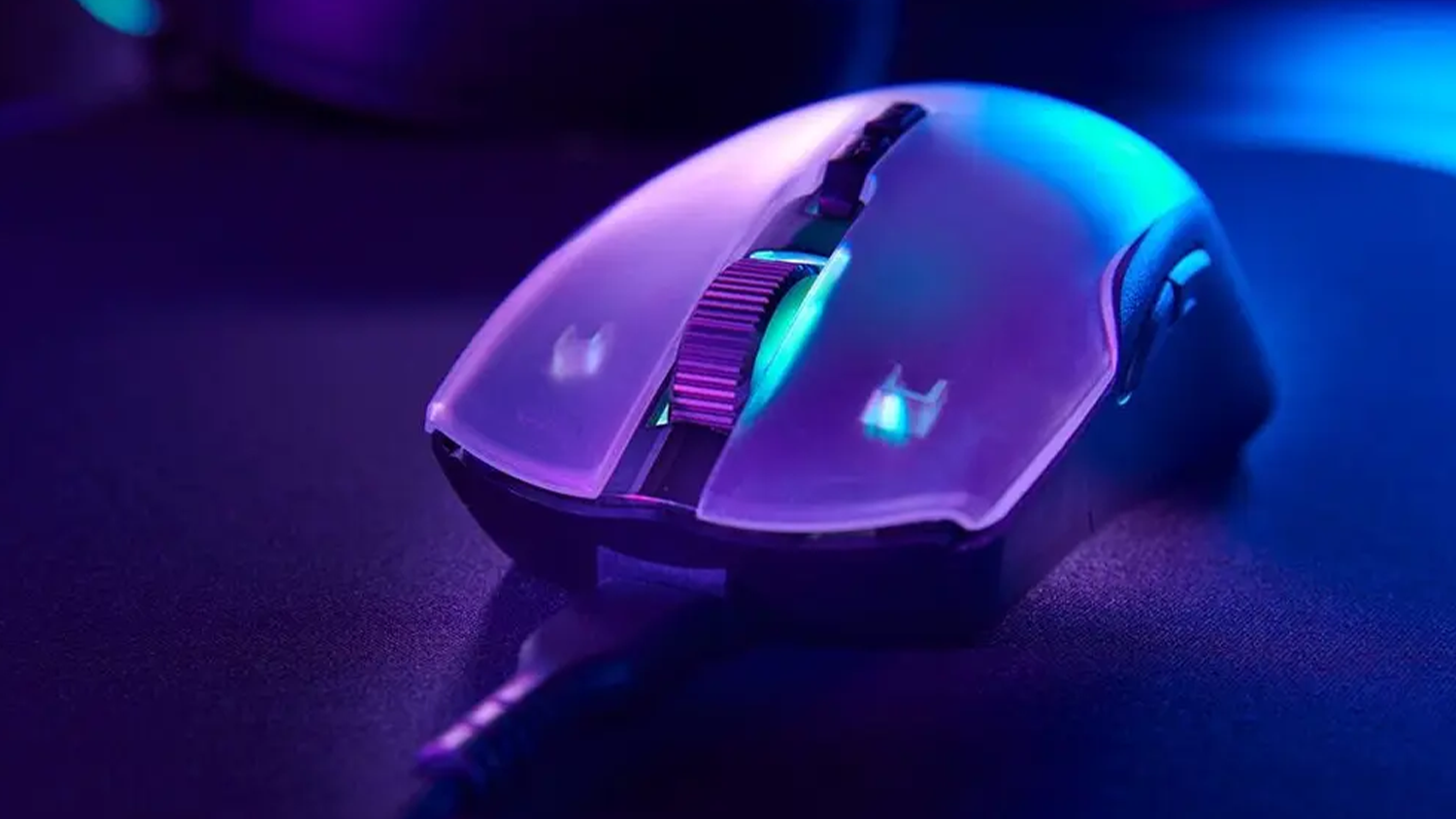 Herná myš Hama uRage Reaper 515 Illuminated pri klávesnici