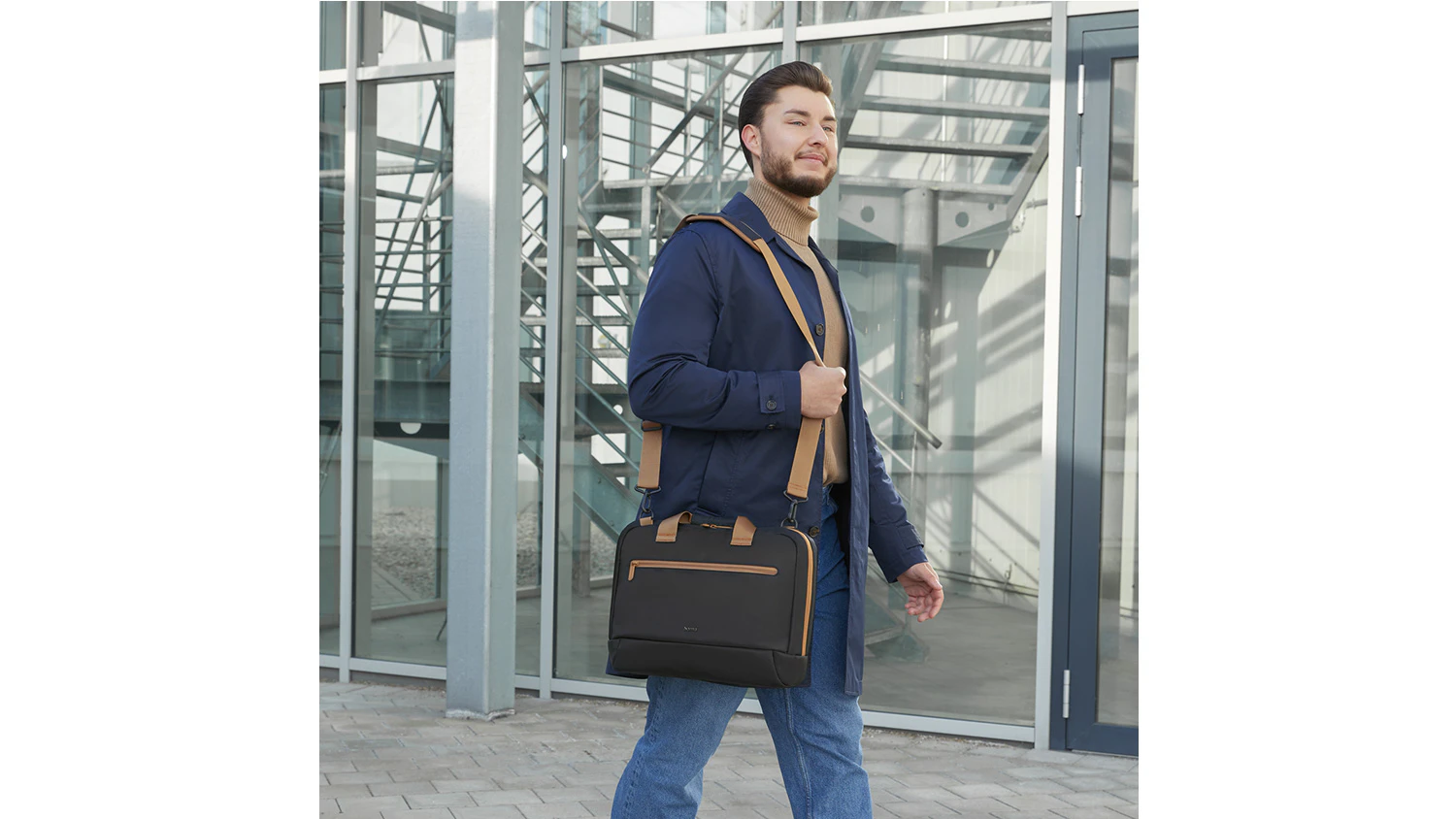 Muž s bra&scaron;ňou Hama Ultra Lightweight Muž rameno