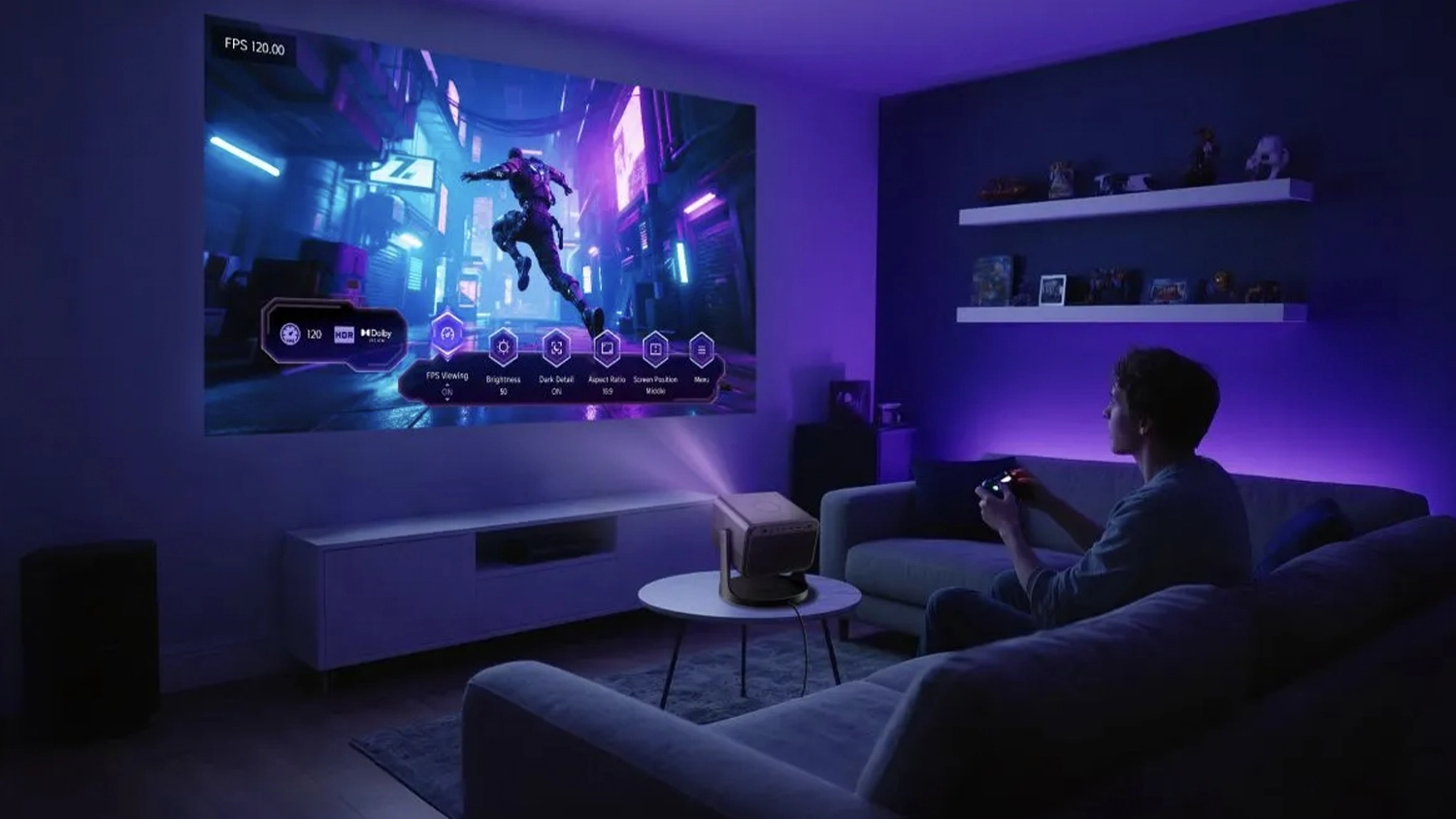 Muž hraj&uacute;ce hry cez projektor Hisense C3
