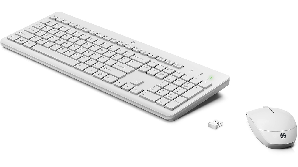 Sada klávesnice s myší HP 230 bezdrátová při použití v domácí kanceláři s důrazem na ergonomii
