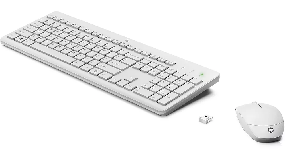 Sada klávesnice s myšou HP 230 bezdrôtová pri použití v domácej kancelárii s dôrazom na ergonómiu
