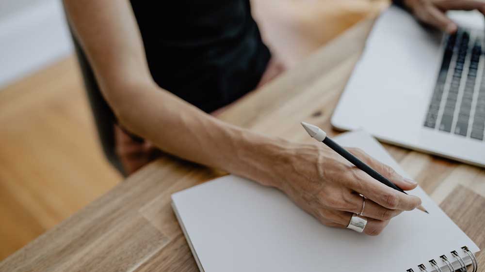 Práce s notebookem HP Envy x360_04