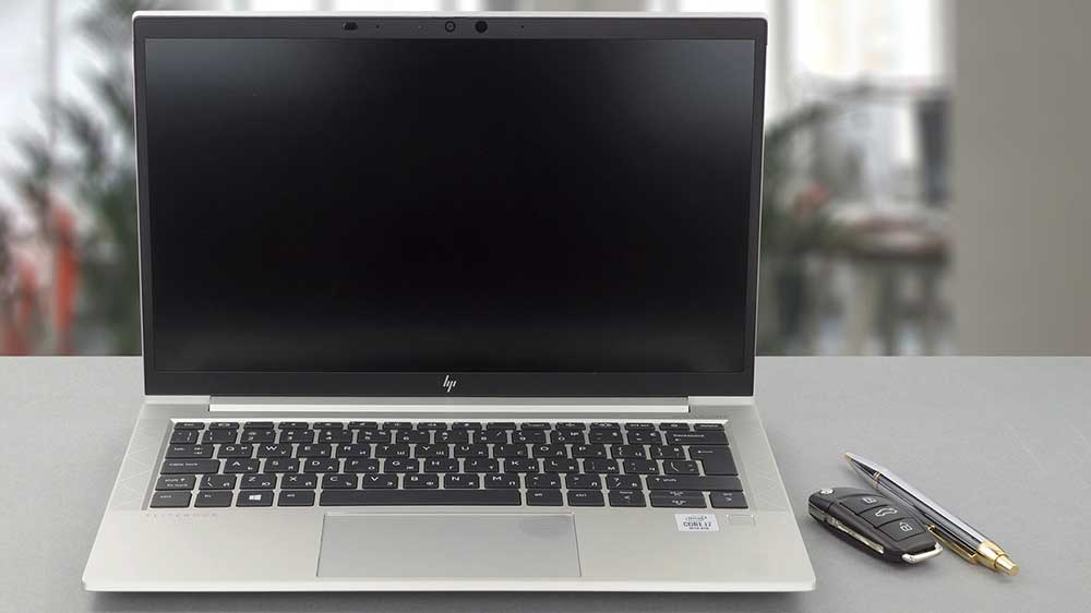 Pracovní deska s notebookem HP EliteBook 830 G11_02